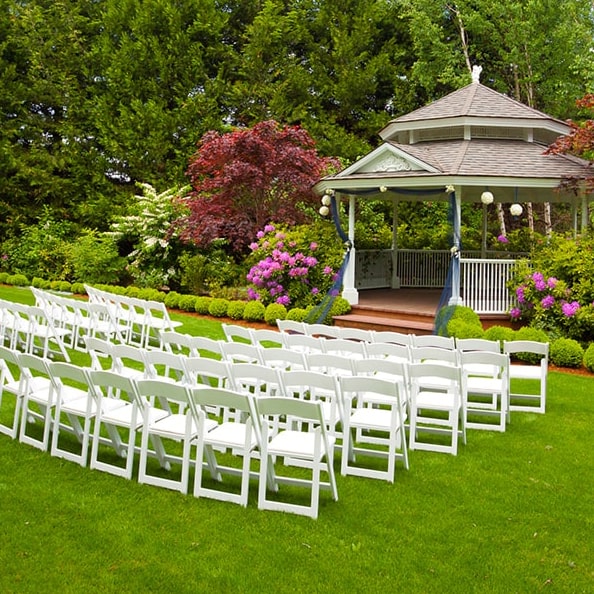 our wedding & event trailers can accommodate anywhere from 50-200 guests, depending on the size and layout of the trailer